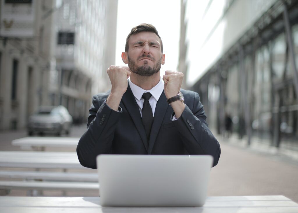 V případě krátkodobé finanční tísně si není třeba dělat starosti. O rychlou půjčku lze zažádat online a peníze následně obdržet na účet do 15 minut od schválení.